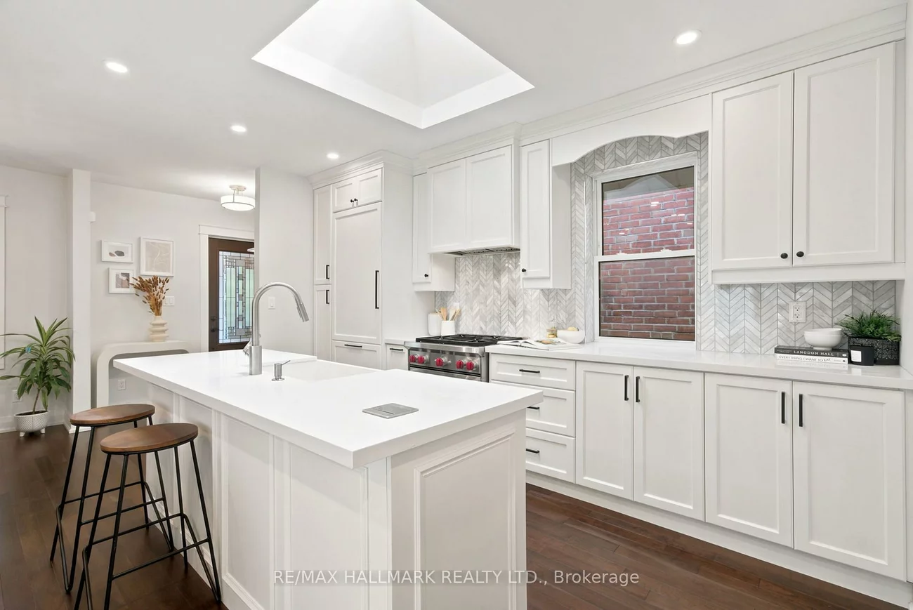 69, Gatwick, Woodbine-Lumsden, Toronto