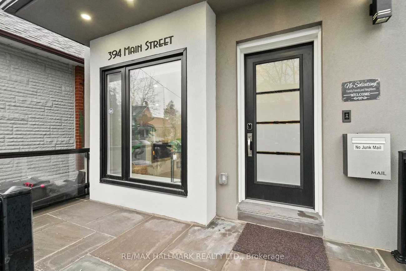 394, Main, Woodbine-Lumsden, Toronto