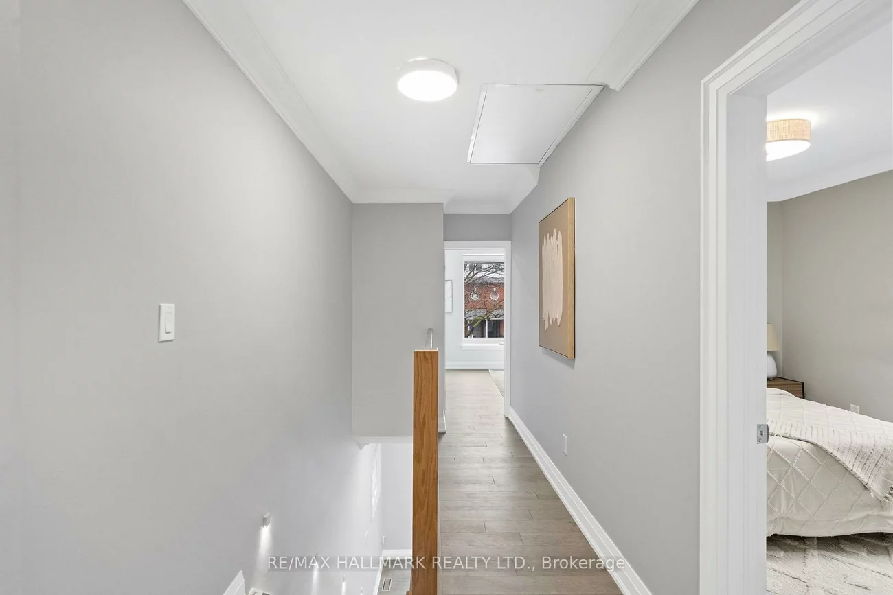 394, Main, Woodbine-Lumsden, Toronto