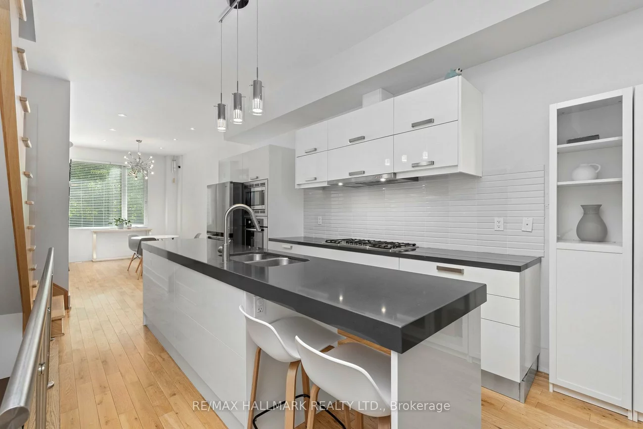 68, Boulton, South Riverdale, Toronto