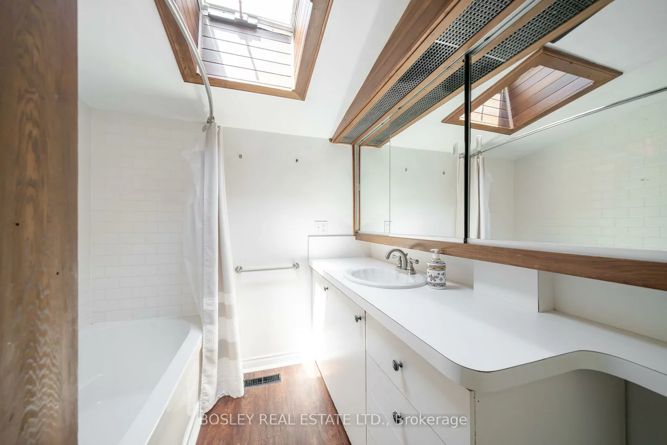 123, Hamilton, South Riverdale, Toronto