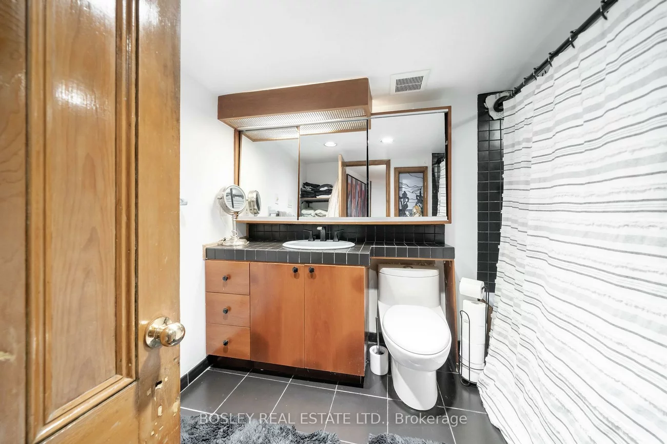 123, Hamilton, South Riverdale, Toronto