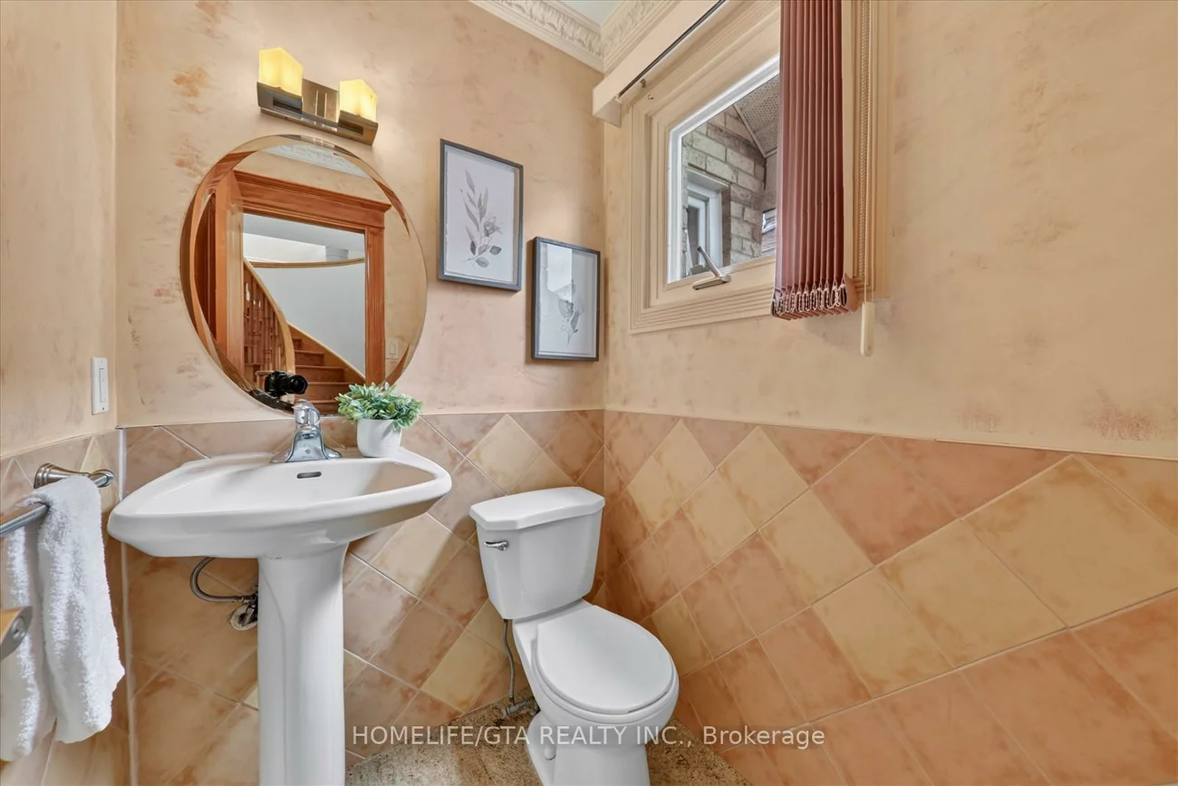 110, Rylander, Rouge E11, Toronto