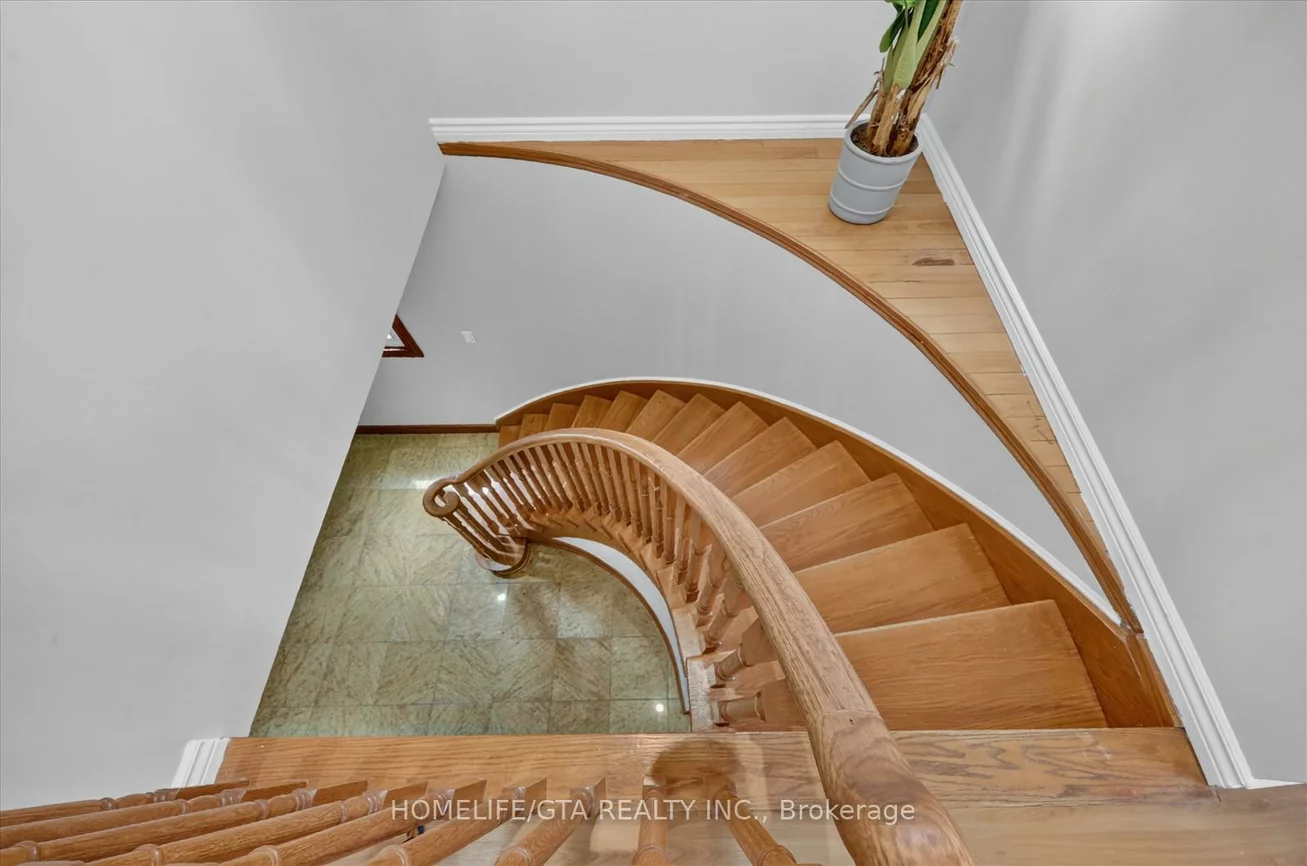 110, Rylander, Rouge E11, Toronto
