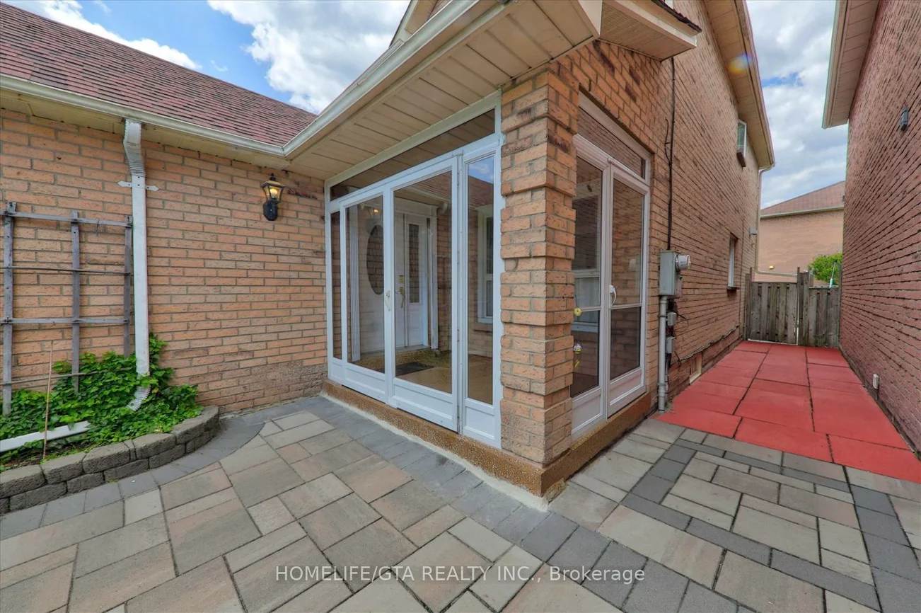110, Rylander, Rouge E11, Toronto