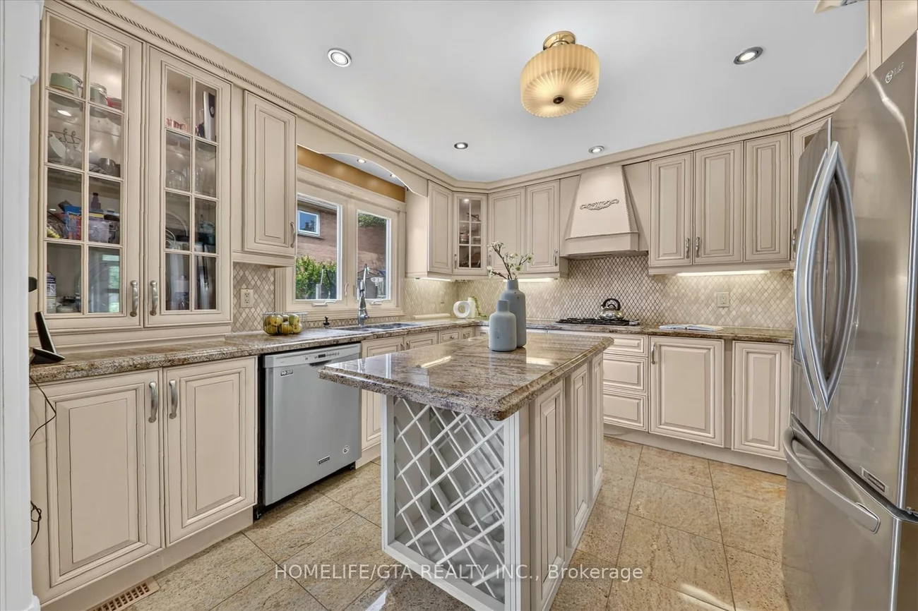 110, Rylander, Rouge E11, Toronto