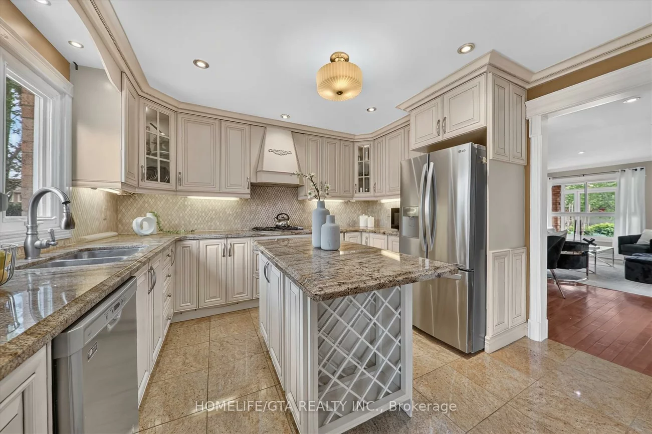 110, Rylander, Rouge E11, Toronto