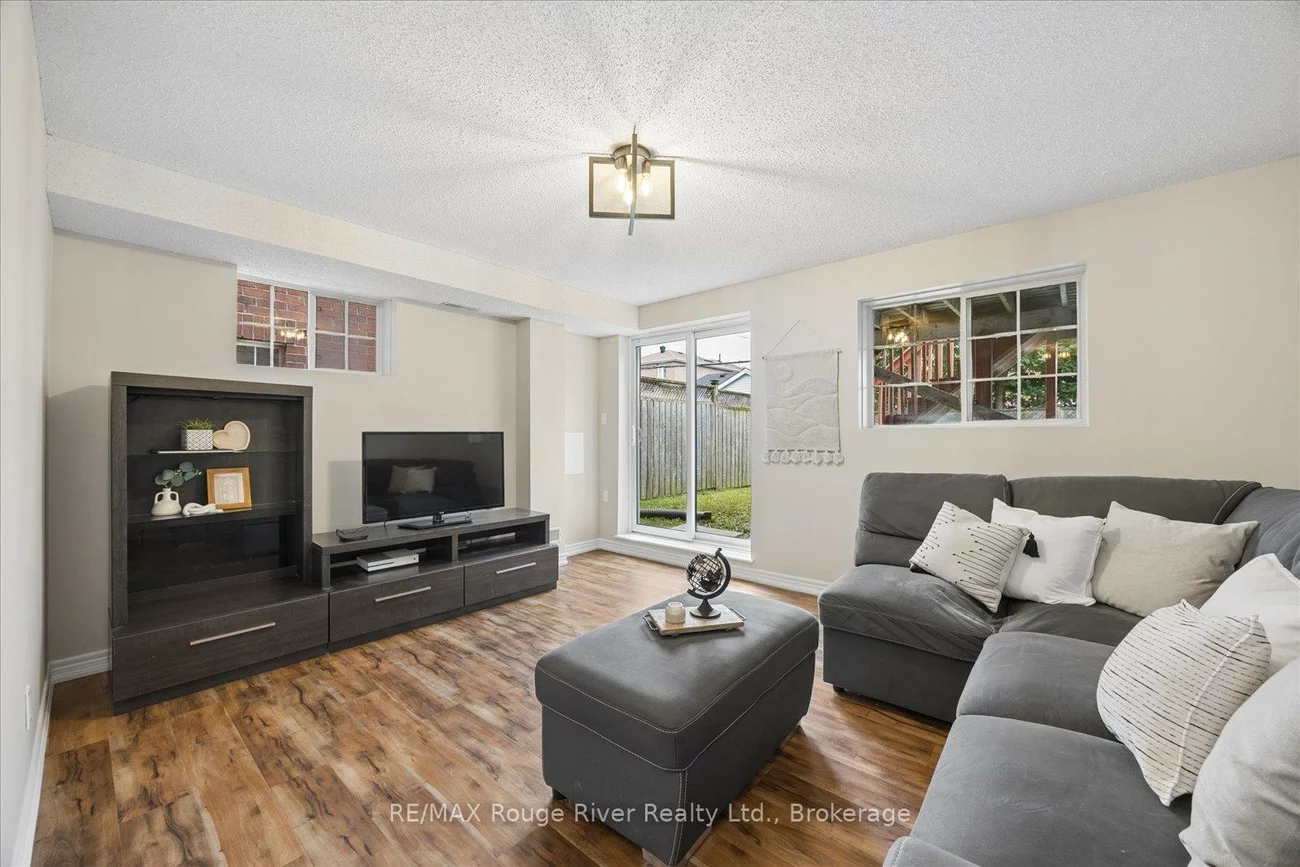 72a, Laurel, Kennedy Park, Toronto
