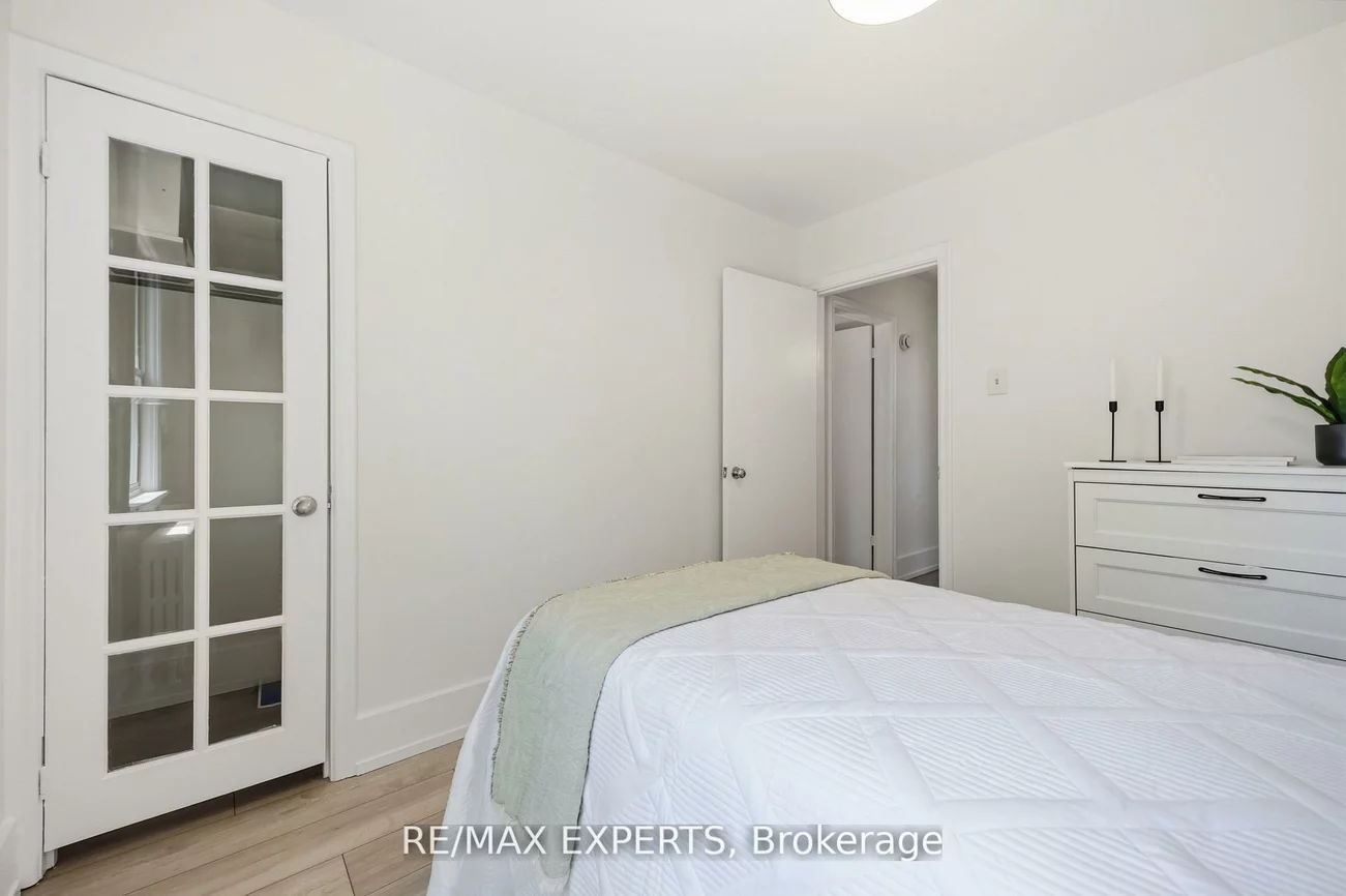 221, Clonmore, Birchcliffe-Cliffside, Toronto