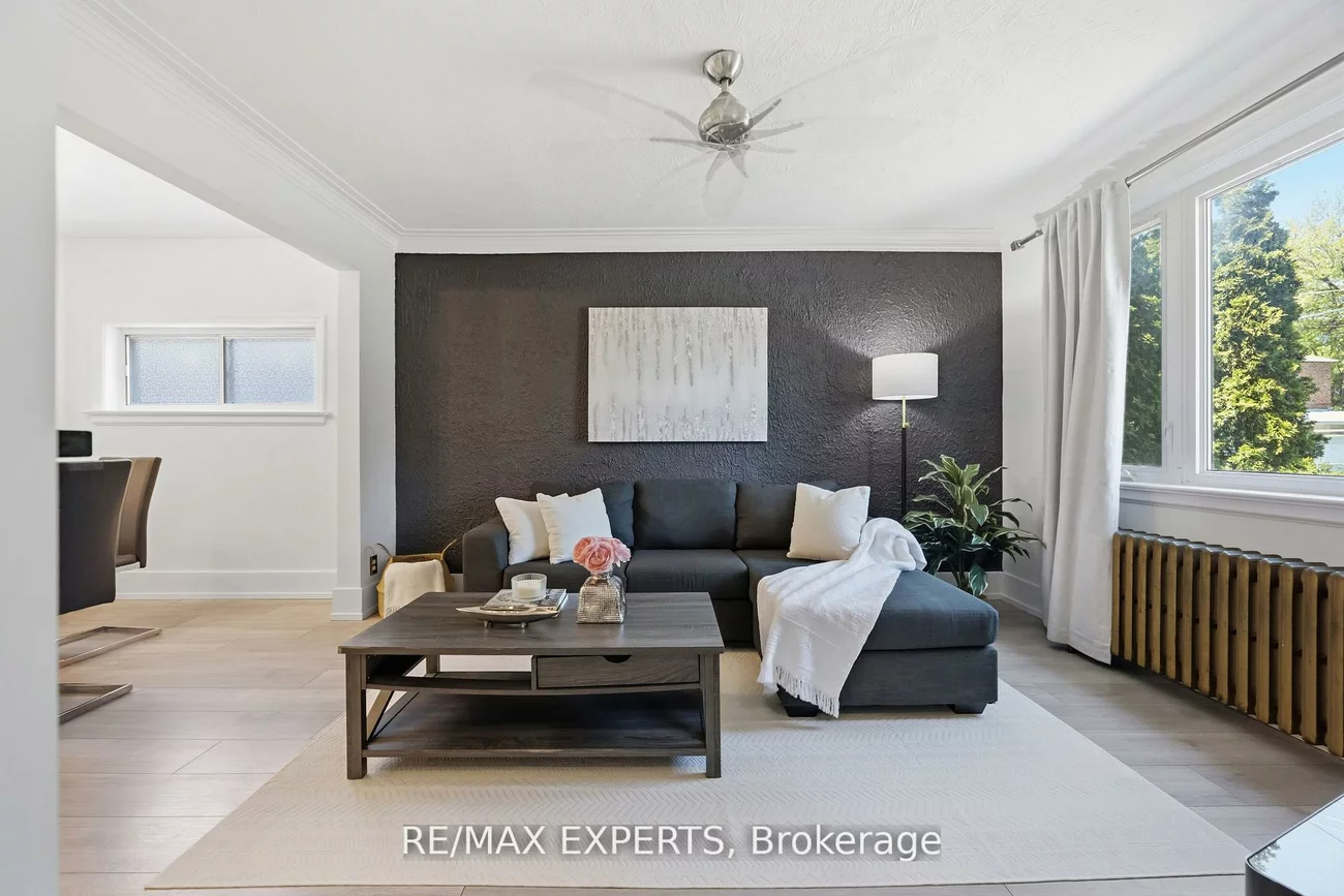 221, Clonmore, Birchcliffe-Cliffside, Toronto