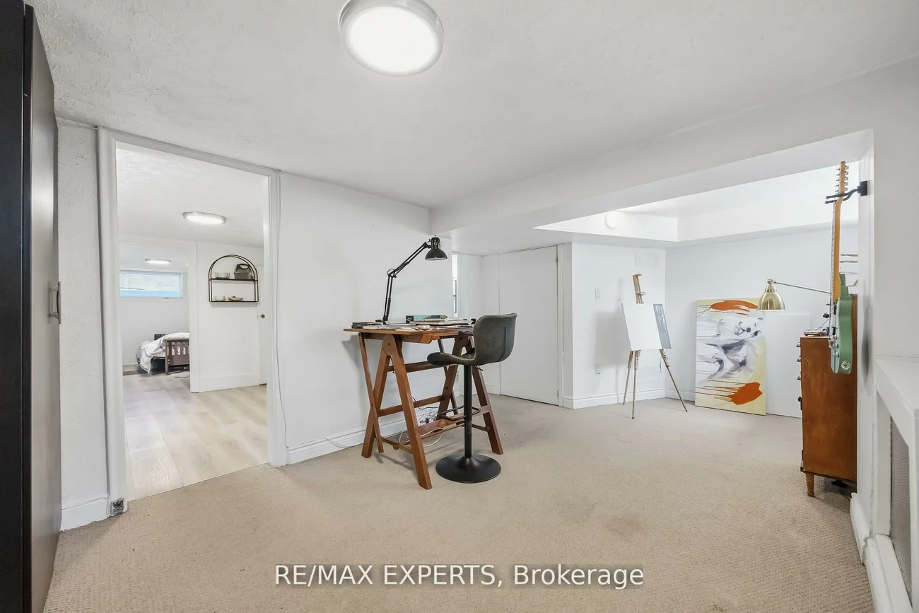221, Clonmore, Birchcliffe-Cliffside, Toronto