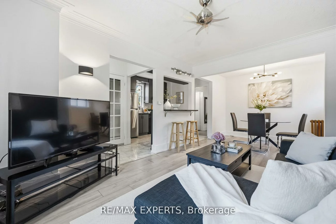 221, Clonmore, Birchcliffe-Cliffside, Toronto