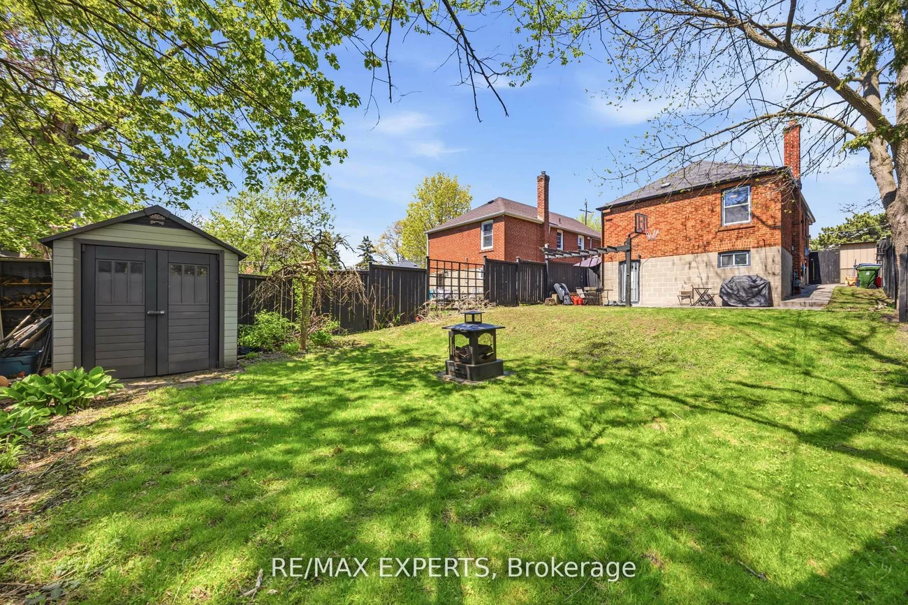 221, Clonmore, Birchcliffe-Cliffside, Toronto