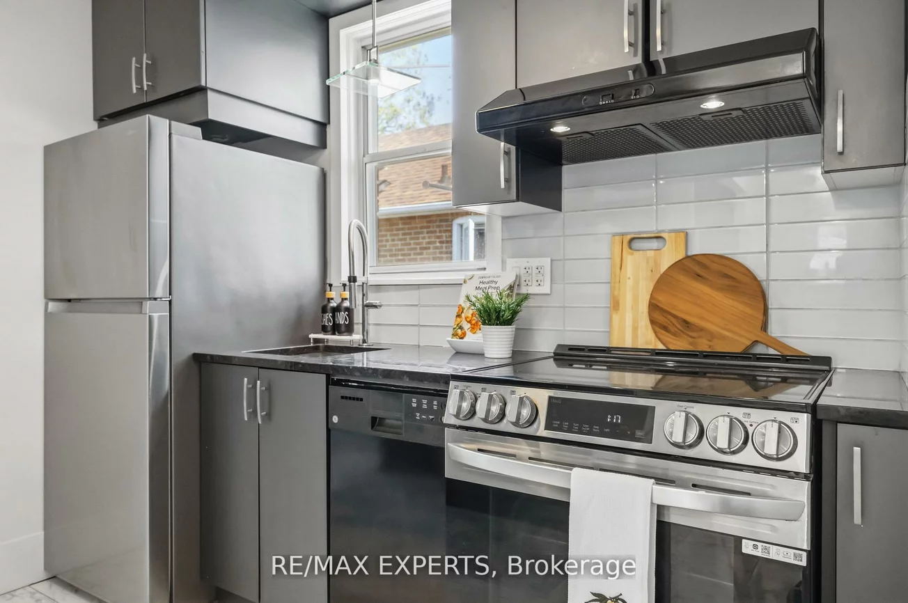 221, Clonmore, Birchcliffe-Cliffside, Toronto