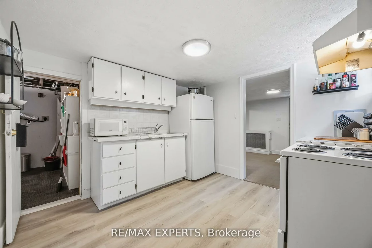 221, Clonmore, Birchcliffe-Cliffside, Toronto