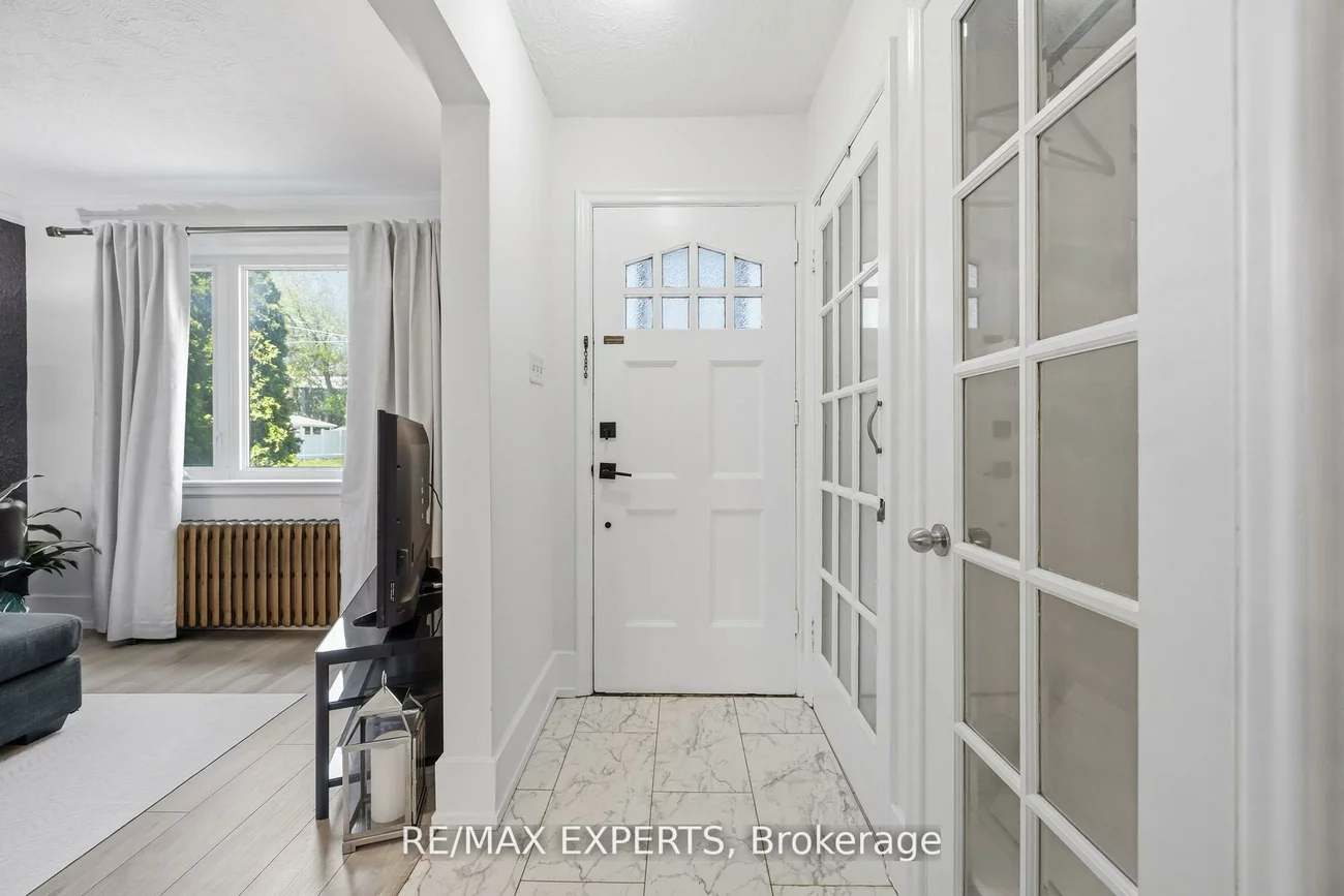 221, Clonmore, Birchcliffe-Cliffside, Toronto