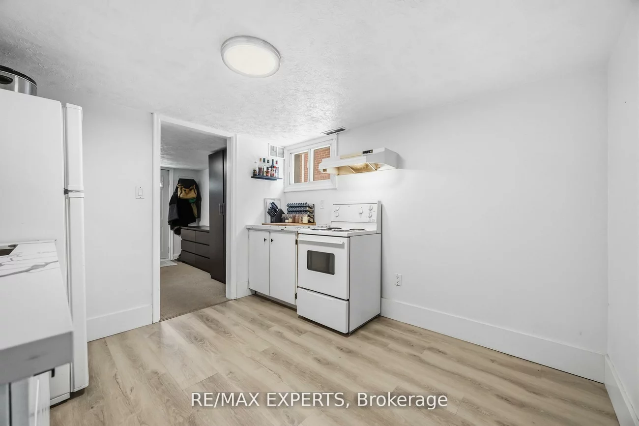221, Clonmore, Birchcliffe-Cliffside, Toronto