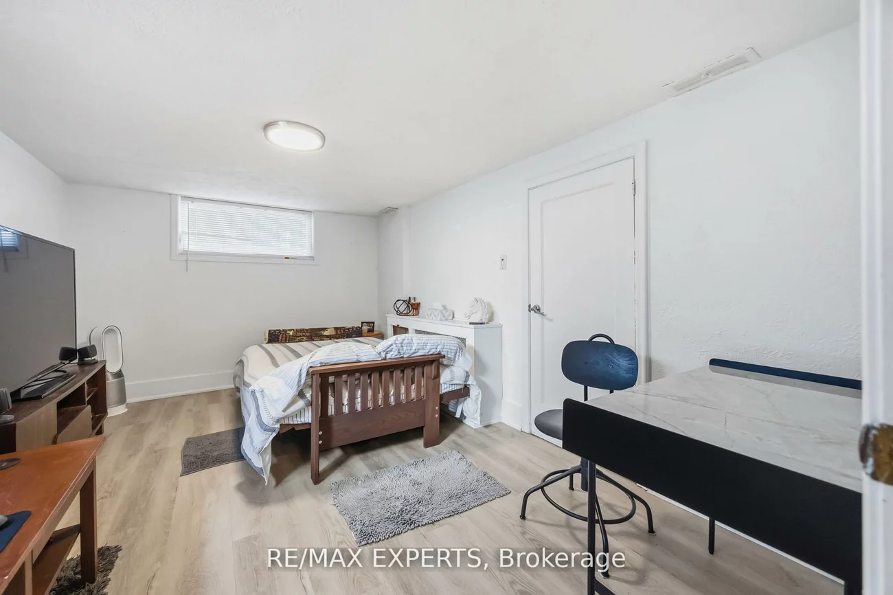 221, Clonmore, Birchcliffe-Cliffside, Toronto
