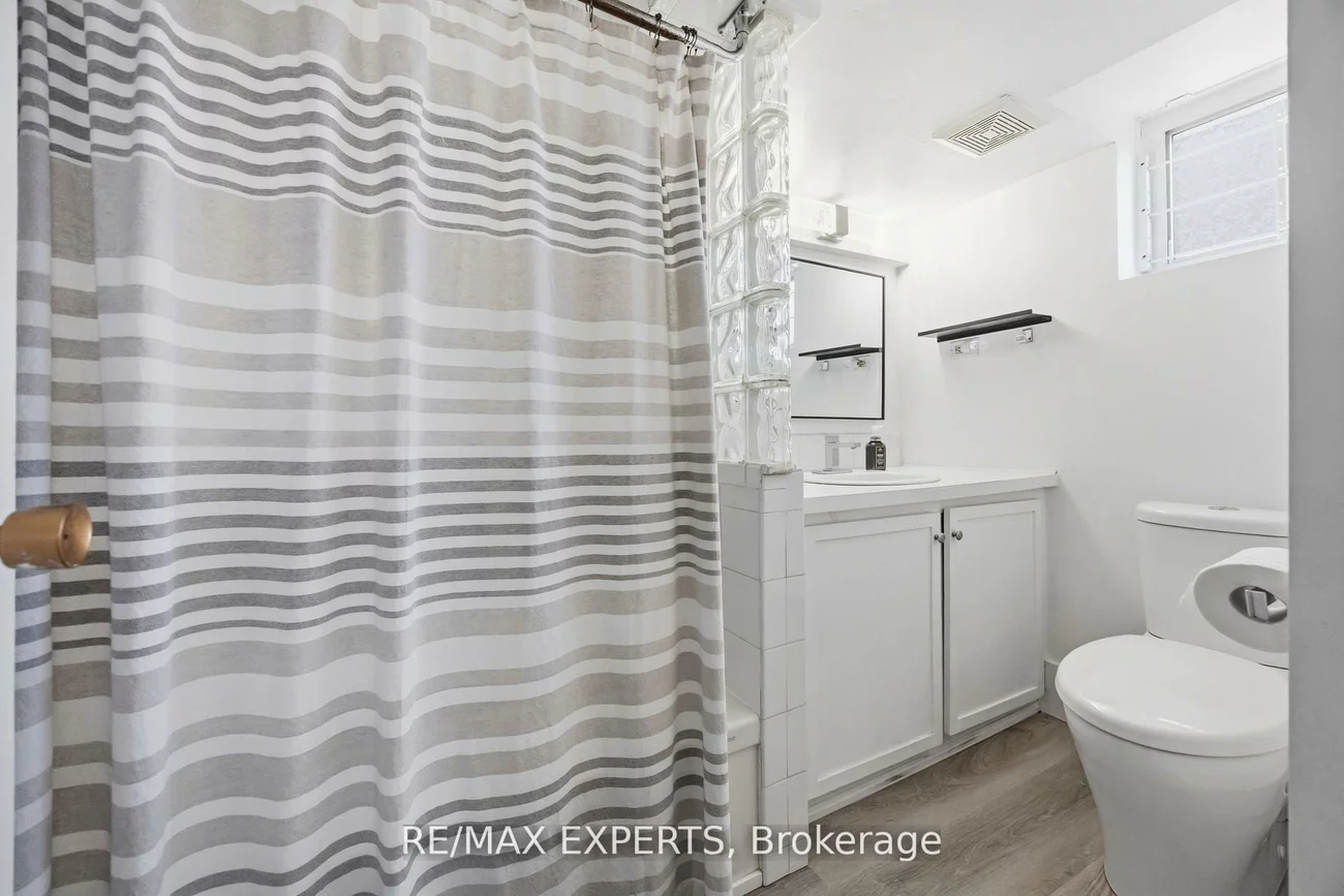 221, Clonmore, Birchcliffe-Cliffside, Toronto