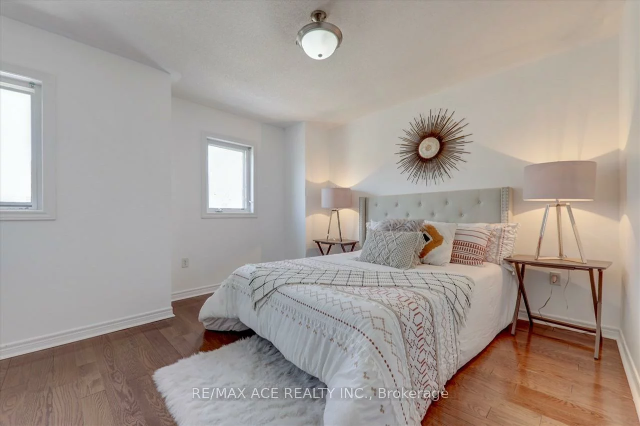 43, Kawneer, Dorset Park, Toronto