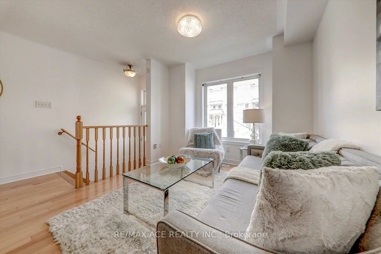 43, Kawneer, Dorset Park, Toronto