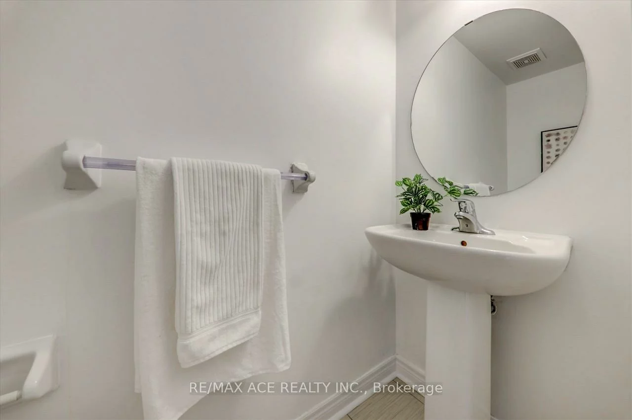 43, Kawneer, Dorset Park, Toronto