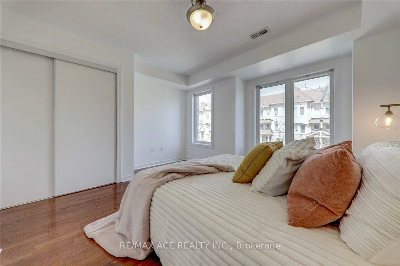 43, Kawneer, Dorset Park, Toronto
