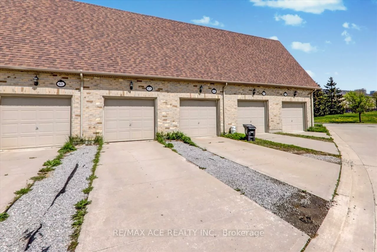 43, Kawneer, Dorset Park, Toronto
