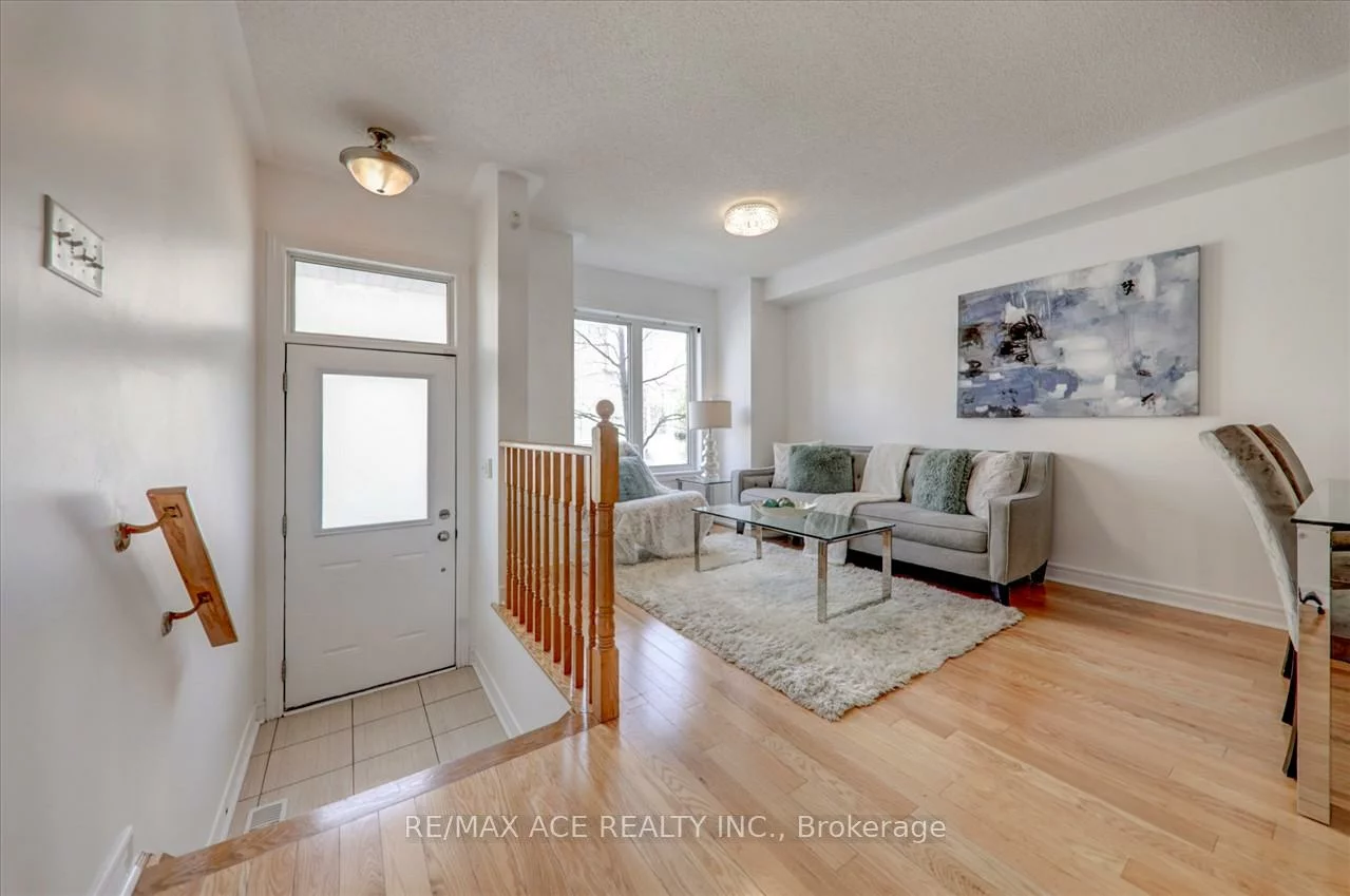 43, Kawneer, Dorset Park, Toronto