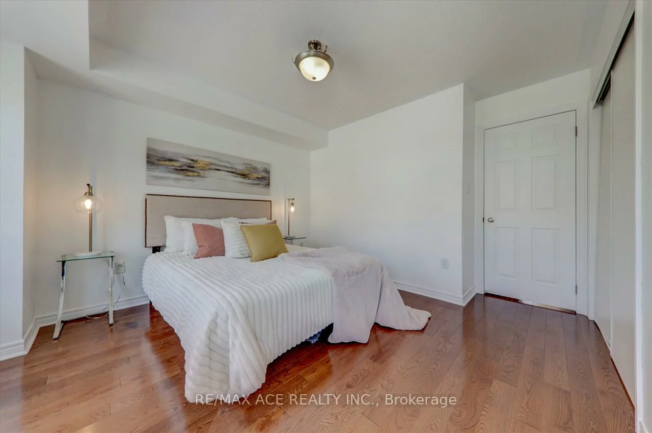 43, Kawneer, Dorset Park, Toronto