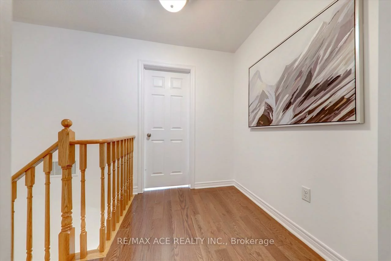 43, Kawneer, Dorset Park, Toronto