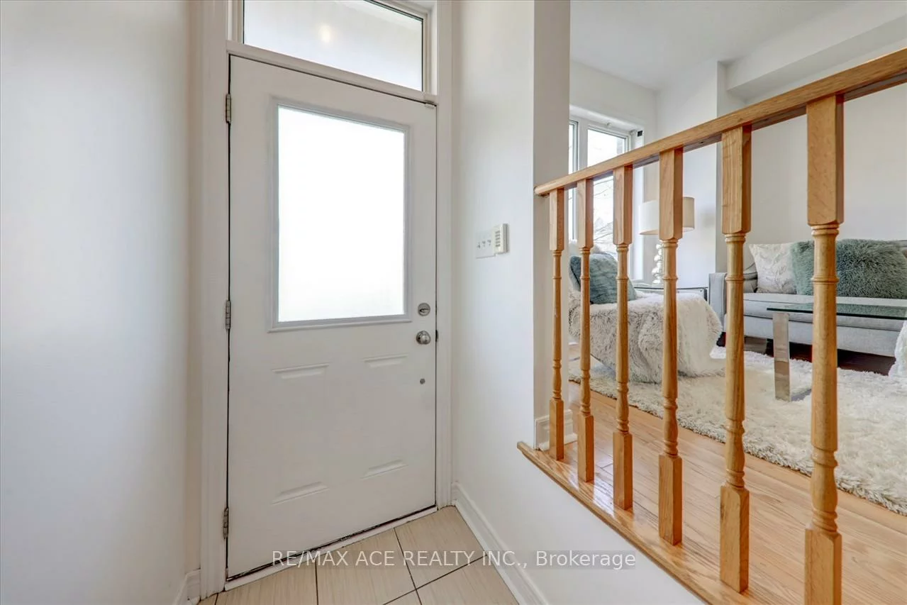 43, Kawneer, Dorset Park, Toronto