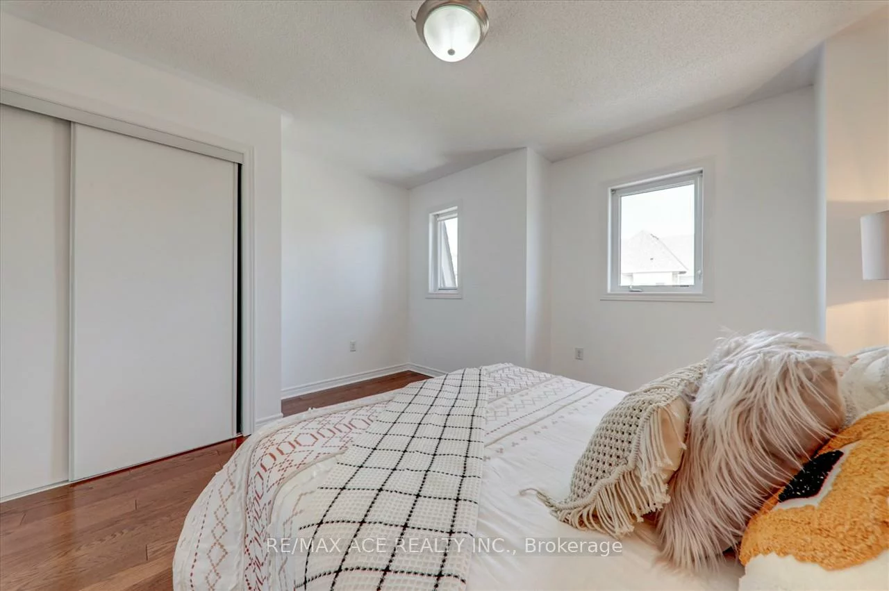 43, Kawneer, Dorset Park, Toronto