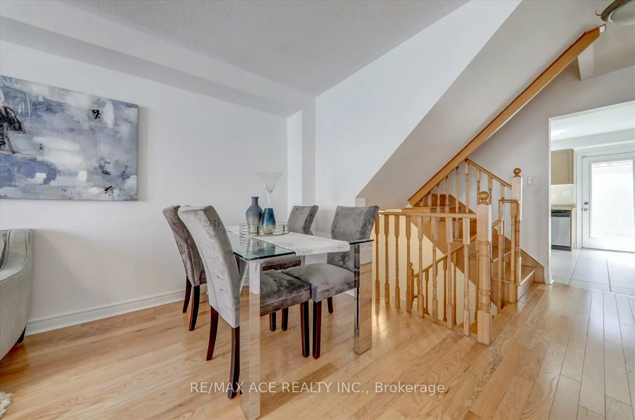 43, Kawneer, Dorset Park, Toronto