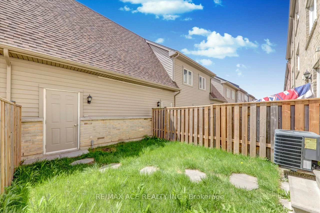 43, Kawneer, Dorset Park, Toronto