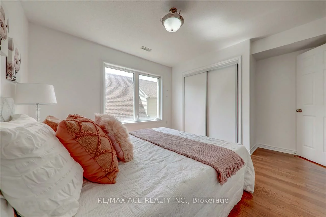 43, Kawneer, Dorset Park, Toronto