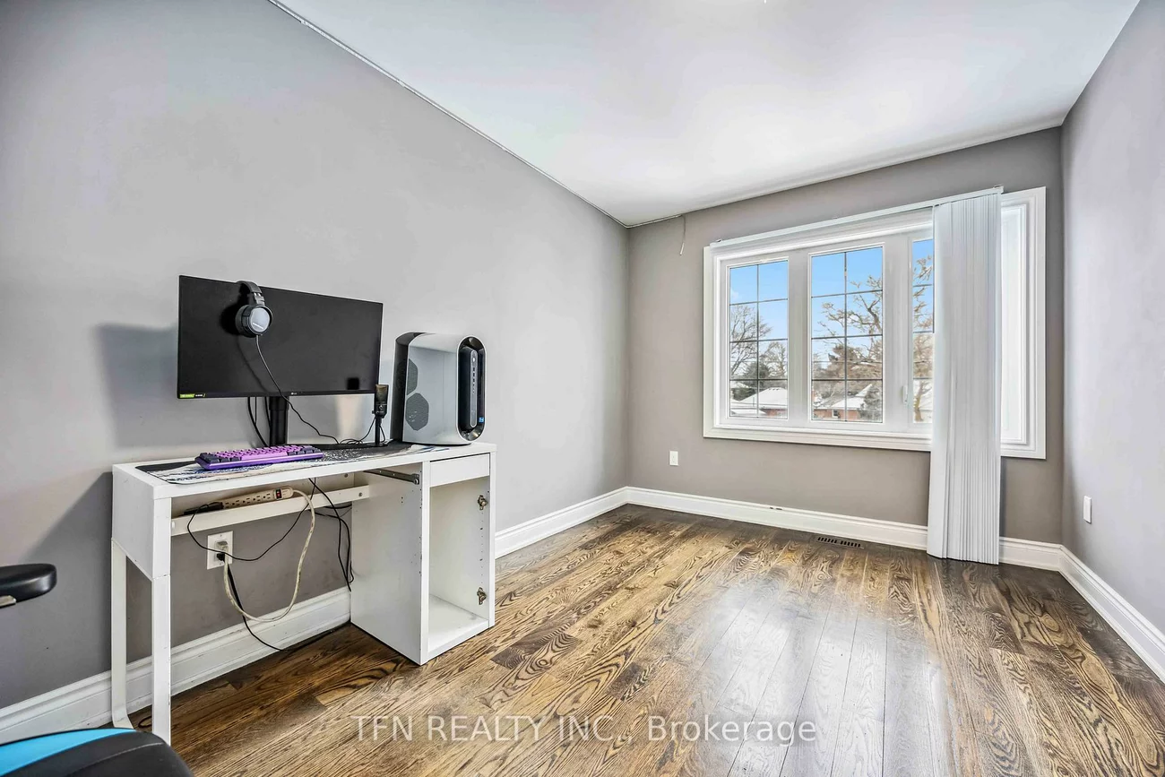 282B, Aylesworth, Birchcliffe-Cliffside, Toronto