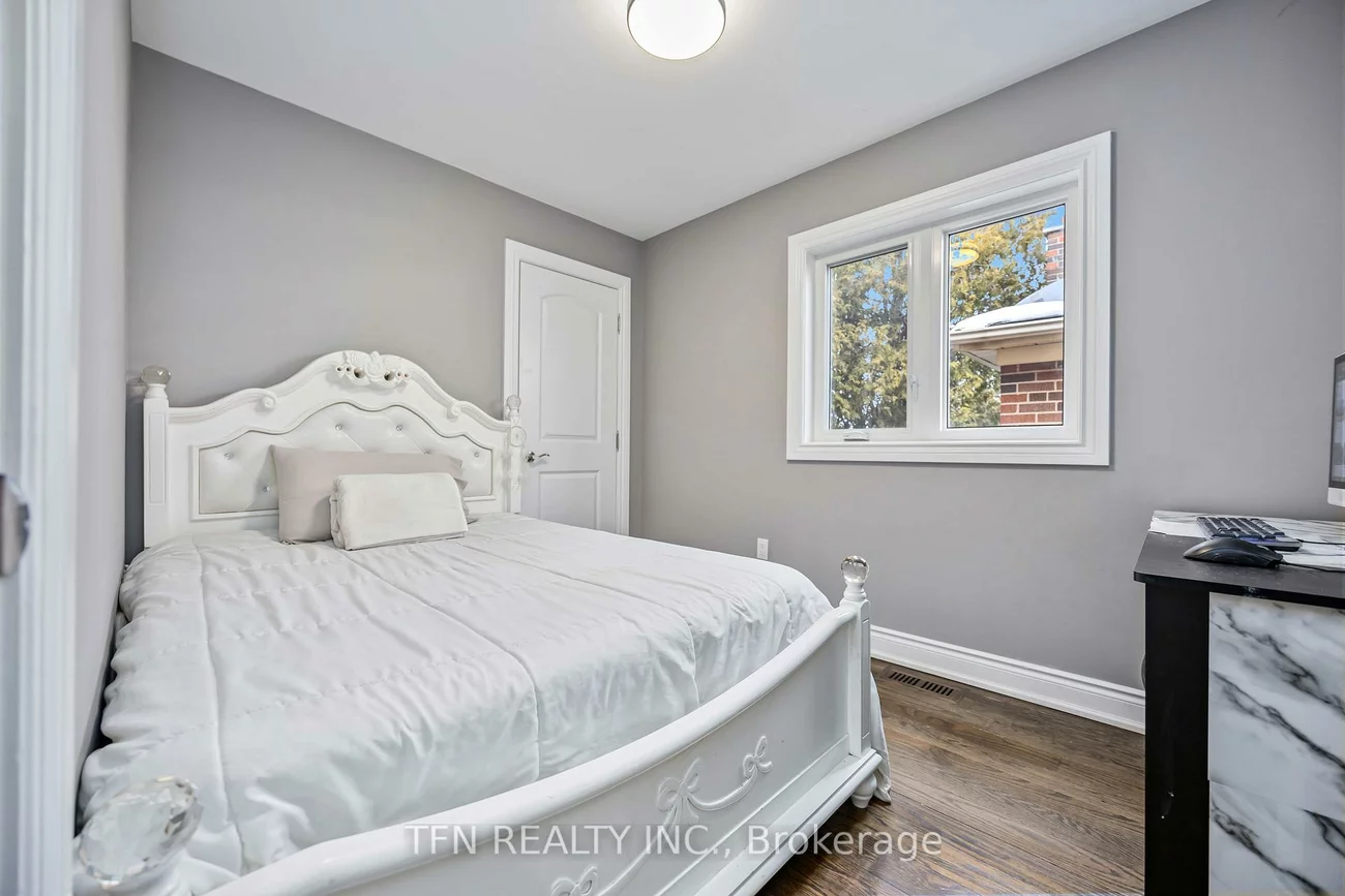 282B, Aylesworth, Birchcliffe-Cliffside, Toronto
