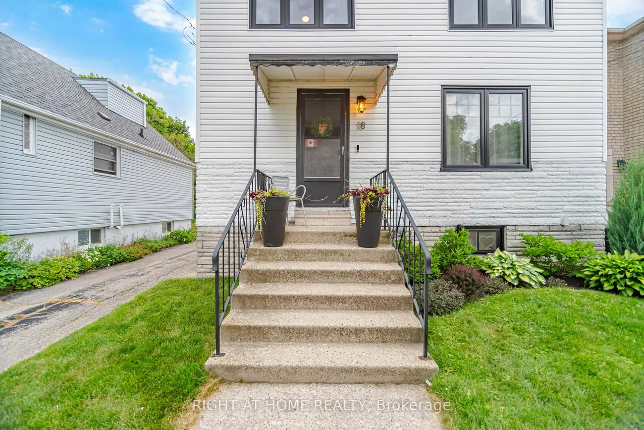 18, Vanbrugh, Birchcliffe-Cliffside, Toronto