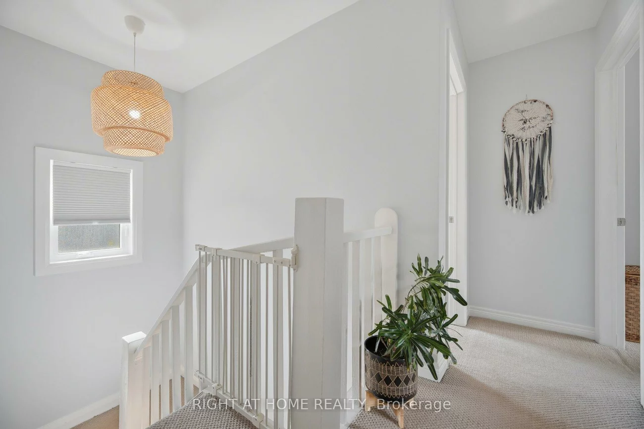 18, Vanbrugh, Birchcliffe-Cliffside, Toronto