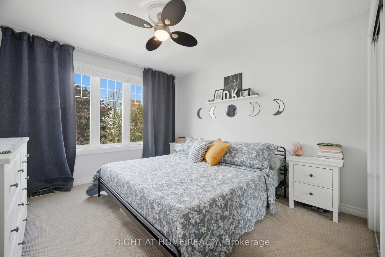 18, Vanbrugh, Birchcliffe-Cliffside, Toronto