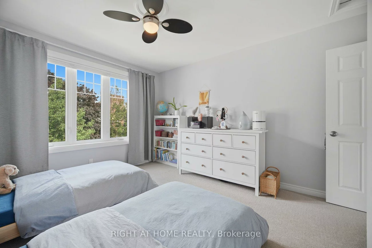 18, Vanbrugh, Birchcliffe-Cliffside, Toronto