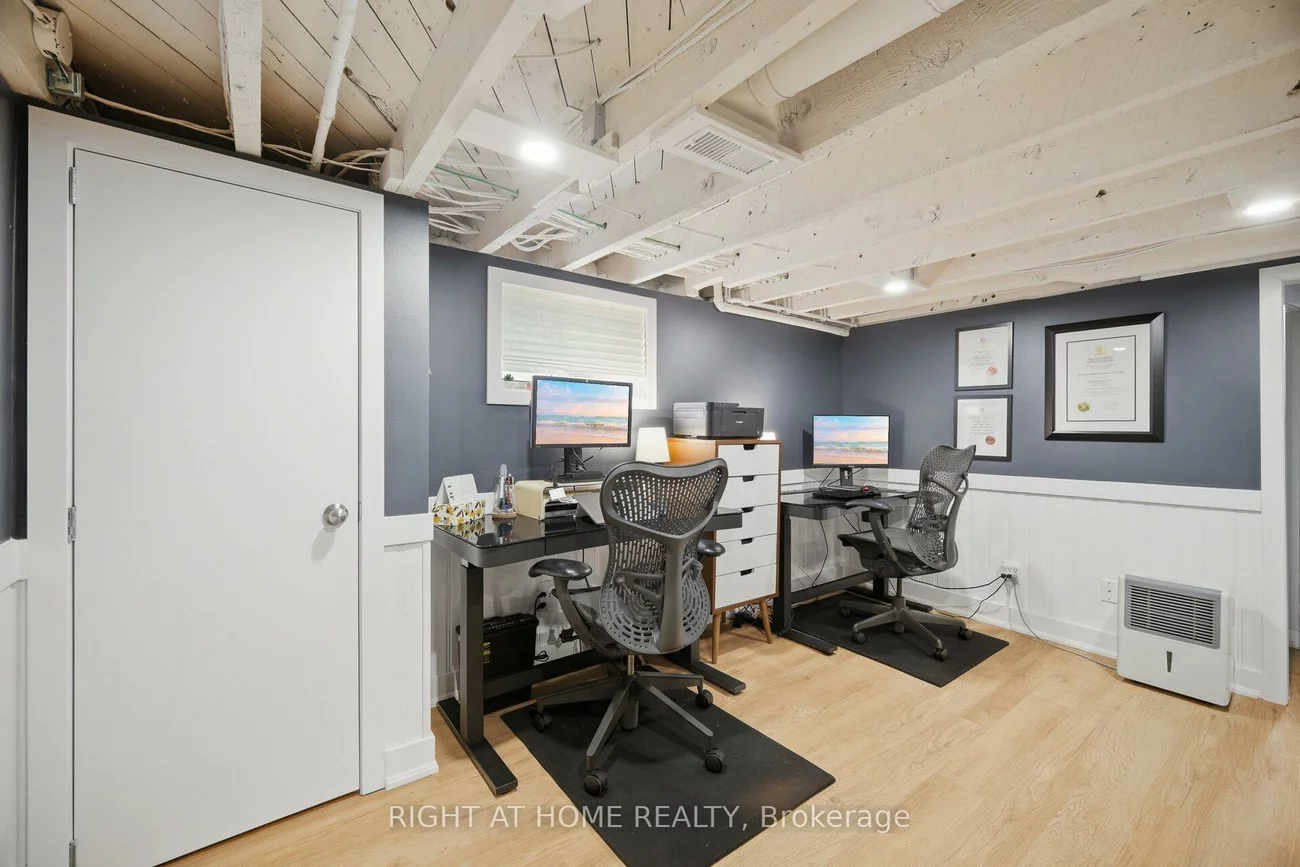 18, Vanbrugh, Birchcliffe-Cliffside, Toronto
