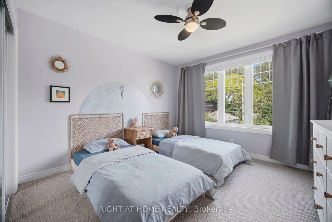 18, Vanbrugh, Birchcliffe-Cliffside, Toronto