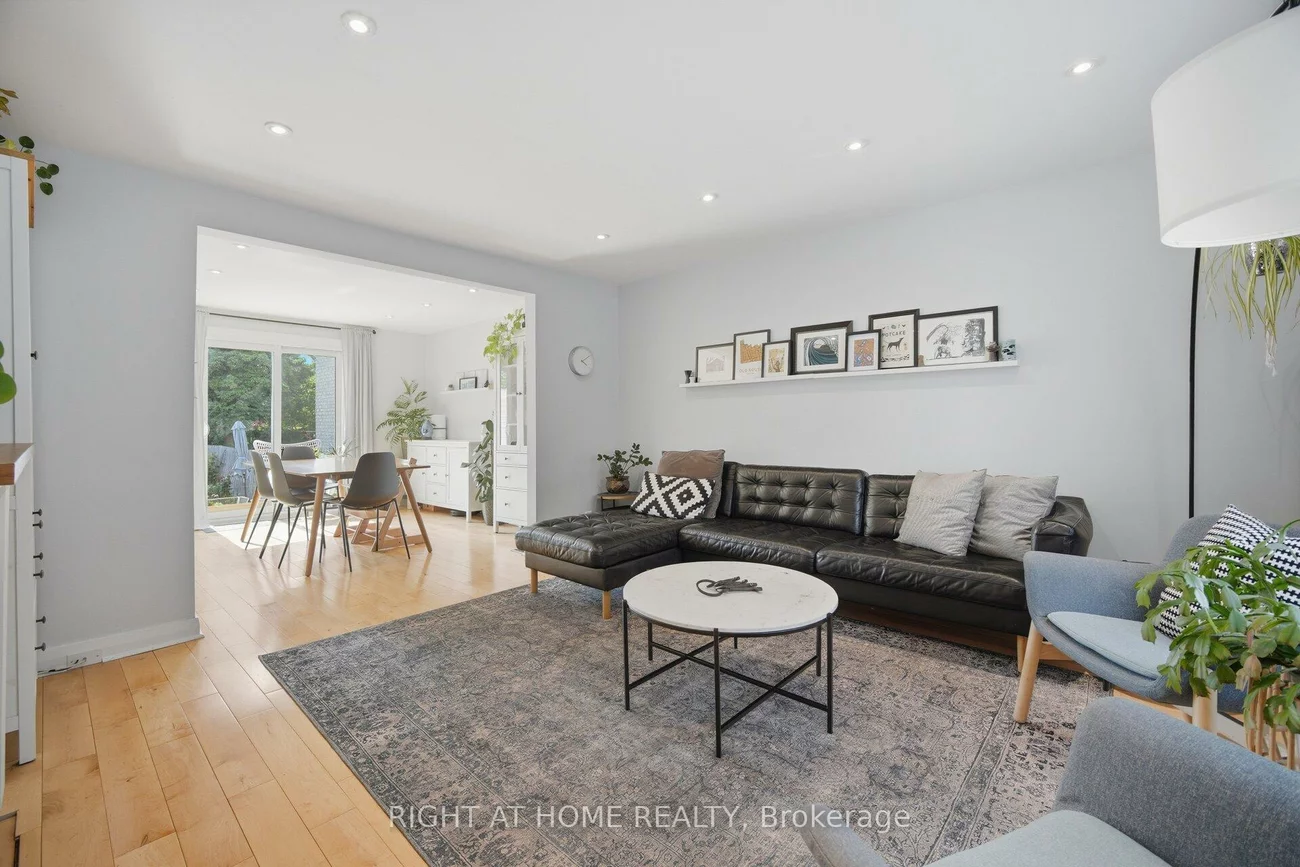 18, Vanbrugh, Birchcliffe-Cliffside, Toronto
