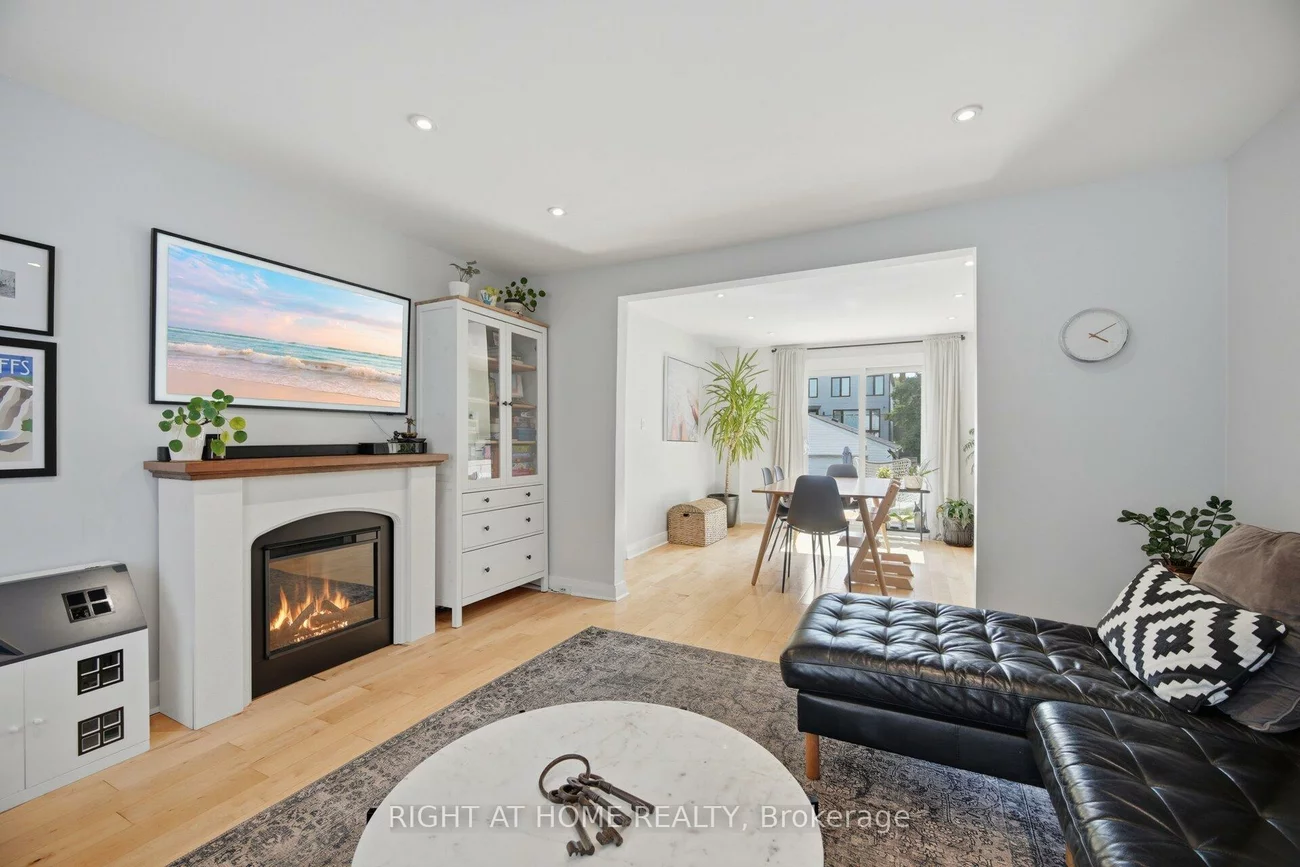 18, Vanbrugh, Birchcliffe-Cliffside, Toronto