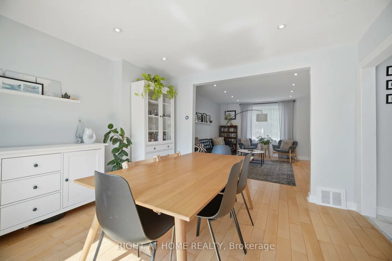 18, Vanbrugh, Birchcliffe-Cliffside, Toronto