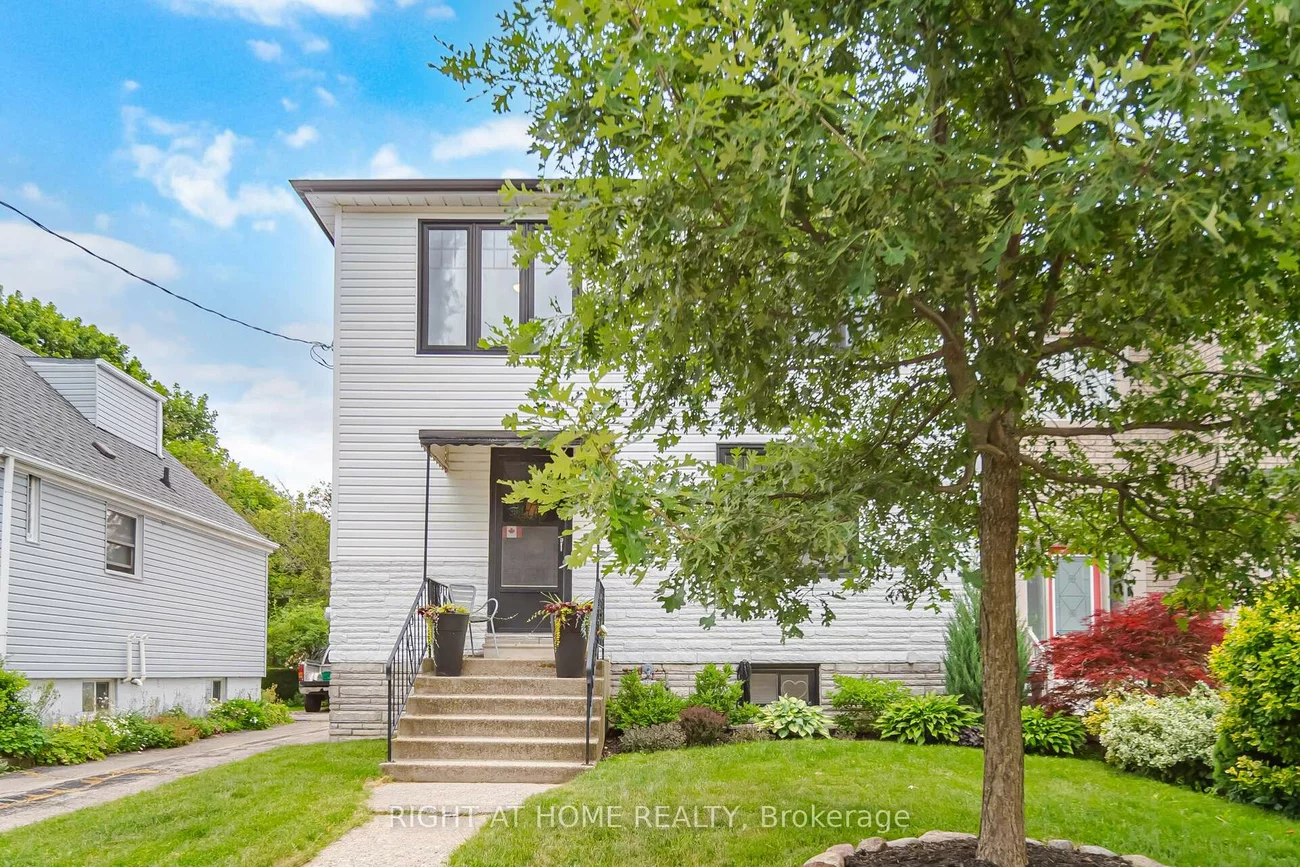18, Vanbrugh, Birchcliffe-Cliffside, Toronto