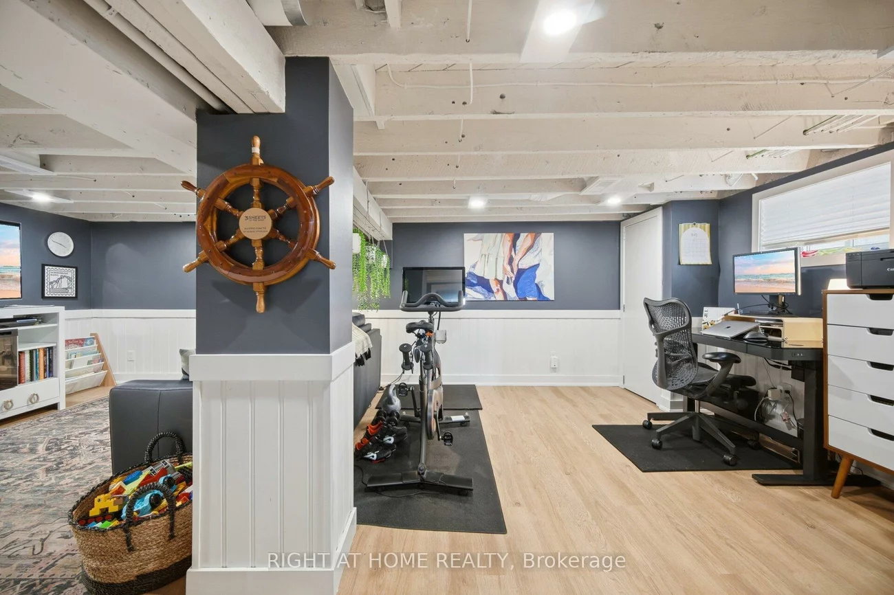 18, Vanbrugh, Birchcliffe-Cliffside, Toronto