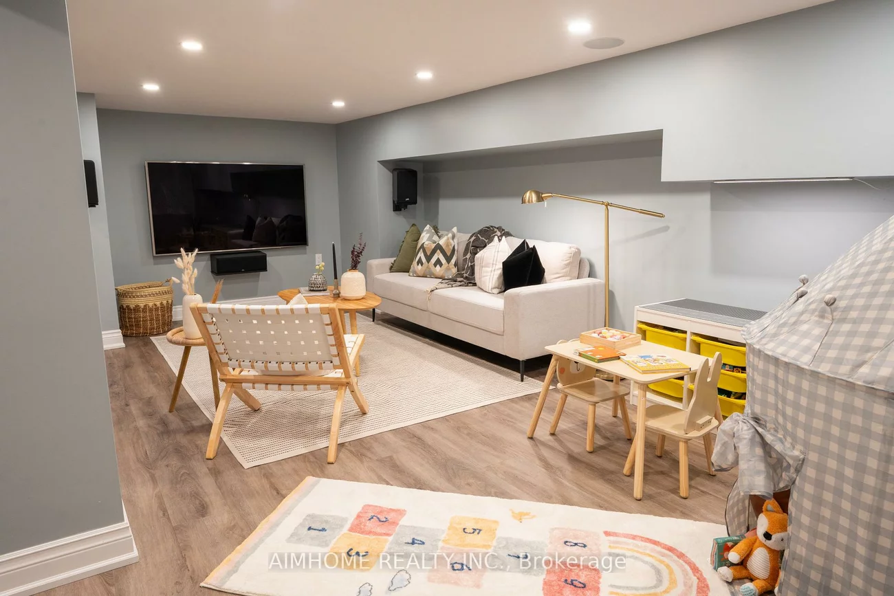 128, Hopedale, Broadview North, Toronto